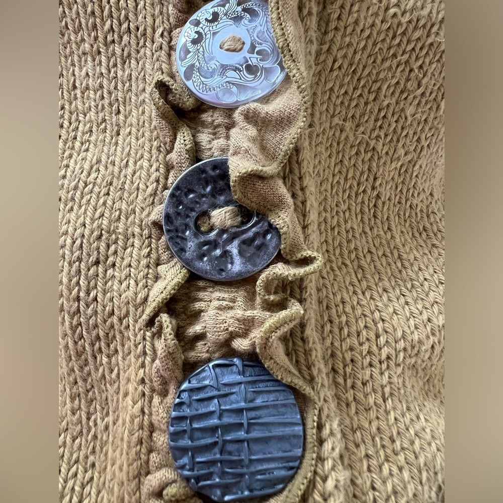 Pure Handknit Sweater - Picture 4 of 4